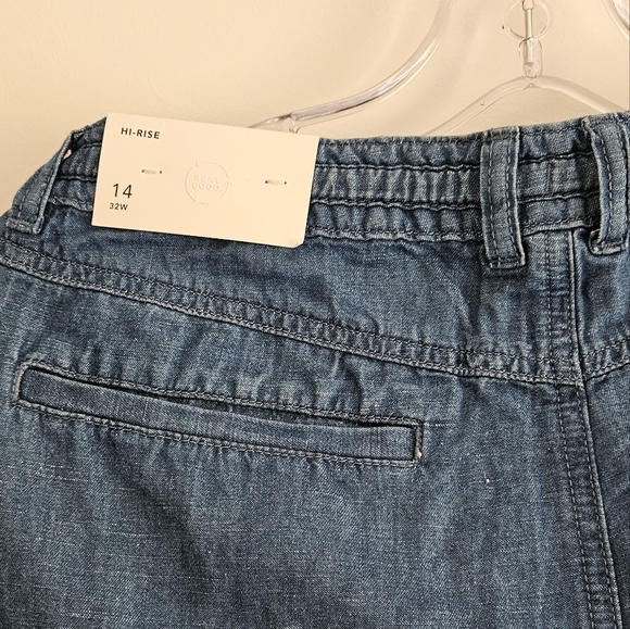 American Eagle Demin Shorts - Picture 2 of 4